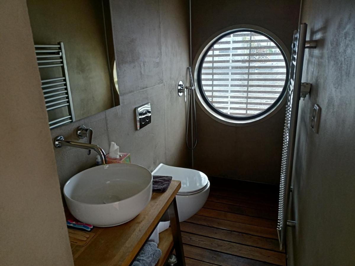 Hauseboat * Prague